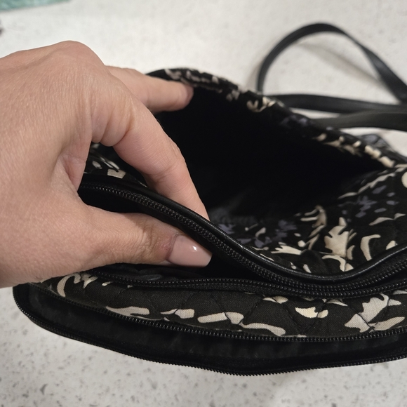 Vera Bradley Elegant Black and Cream Crossbody Bag - Picture 3 of 8